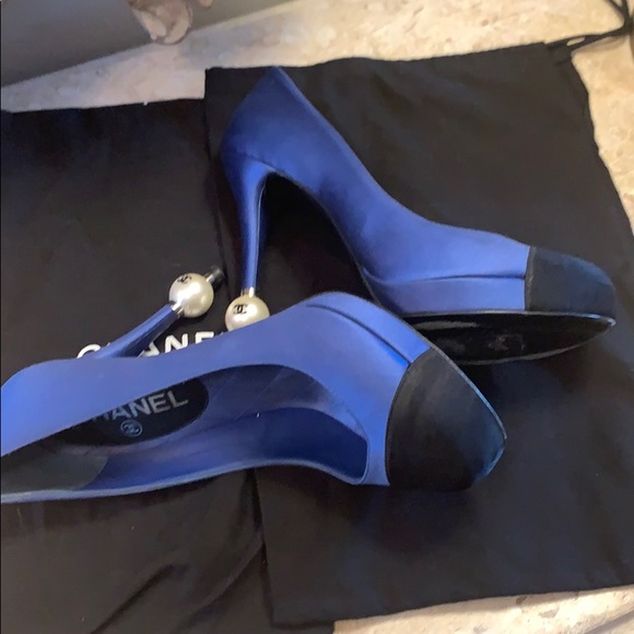 Stunning Rare  CHANEL satin pearl platforms - Picture 8 of 8